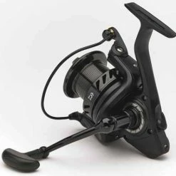 Hot Sale 👏 Daiwa Black Widow 25A 🥰