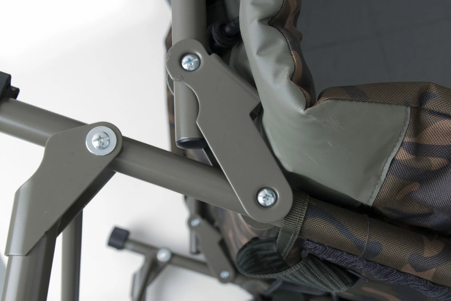 Budget ⭐ Fox R-Series Camo Bedchairs 👍 7 Budget ⭐ Fox R-Series Camo Bedchairs 👍 - Image 7